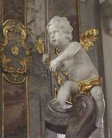 Putto mit Pfeil